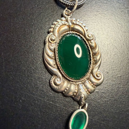 Faux vintage necklace used, green and silver