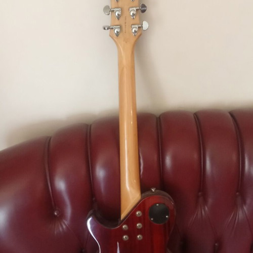 Electric guitar EVO DEAN like new, missing strings and pickup