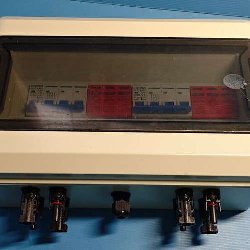 DC photovoltaic system new with 40A breaker and 1000V surge protection