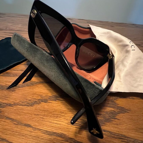 Gucci oversized sunglasses like new, black