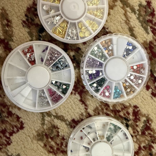 Nail rhinestones like new