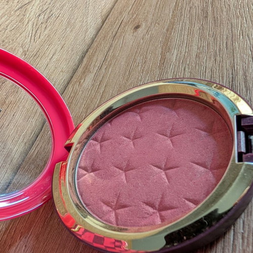 MAC Nutcracker Sweet Magic Dust Powder Sweet Vision like new with collectible pouch