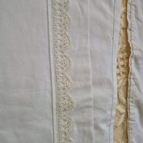 Bed sheet and 2 pillowcases white, like new, double bed size