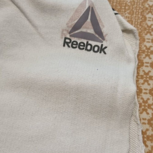 Reebok sleeveless top medium used, black and white