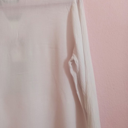 White women's blouse one size like new with bell sleeves