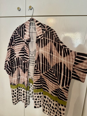 Moutaki long loose shirt with elbow sleeves, colorful