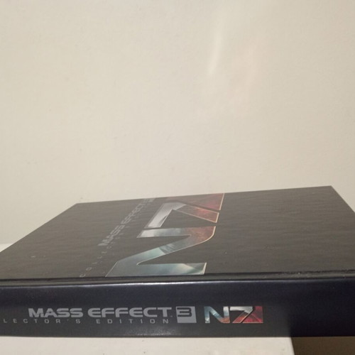 Mass Effect 3 Collectors Edition Strategy Guide like new