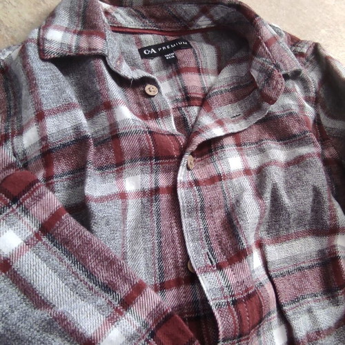 Boys' plaid shirt 5-6 years like new, red and black