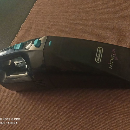 Delonghi handheld vacuum used, blue black, 6V with battery and charger