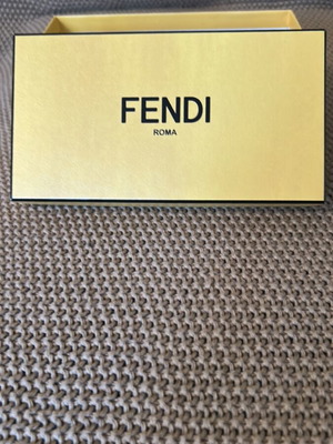 Κουτί Fendi 18x10 εκ.