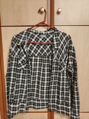Pull & Bear women's checked shirt like new, size L, black multicolor