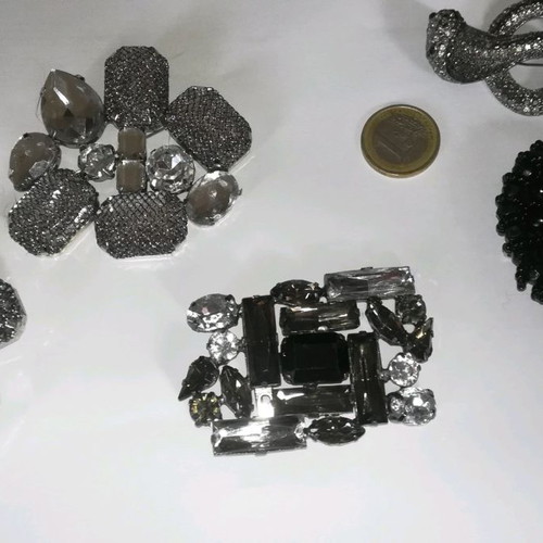 Lapel pins used, set of 4 pieces