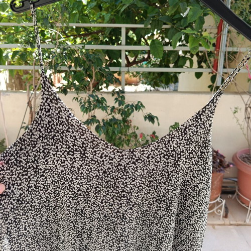 Dress with straps like new, one size black and white