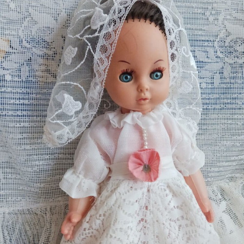 Bride doll like new from the last century 70 years old