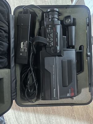Panasonic M5 VHS camcorder with case and power supply