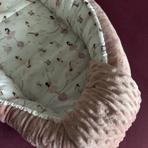 Baby nest like new, minimally used from 0 months
