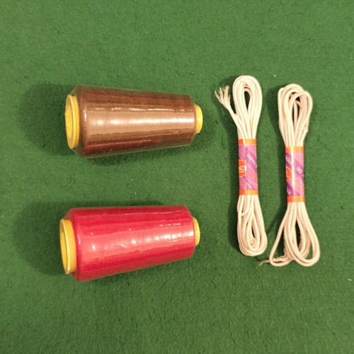 Sewing set with 2 thread cones and 2 elastic bands, new
