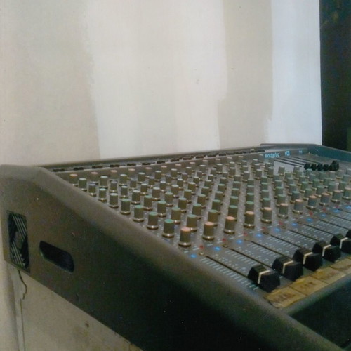 Montarbo Model 716 sound console like new