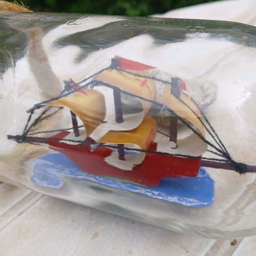 Ship in a bottle like new, glass