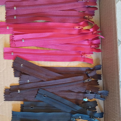 Set of 20 zippers new, assorted colors and lengths