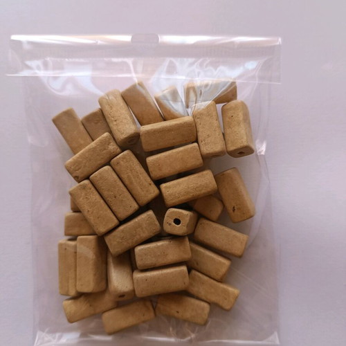 Beads new, pack of 40 rectangular beige pieces