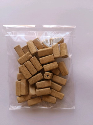Beads new, pack of 40 rectangular beige pieces