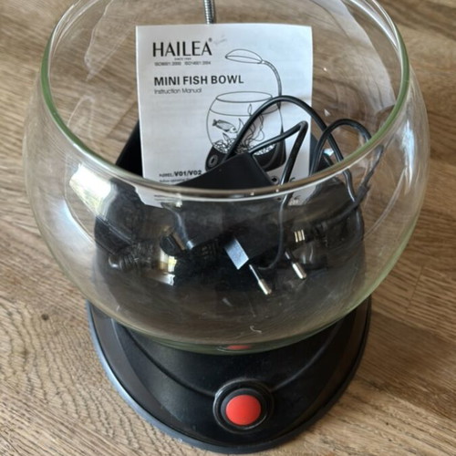 Mini fish bowl like new with light