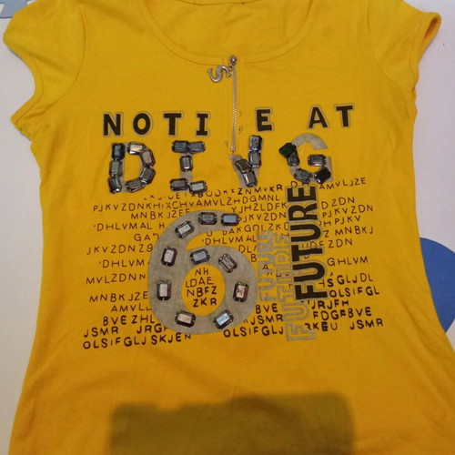Short-sleeve blouse like new, yellow with design