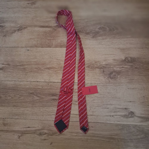 Hugo Boss men's tie new, red