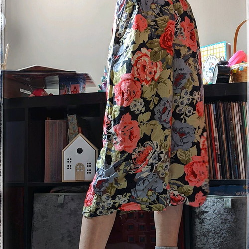 Floral fabric capri pants used, spring/summer, size XS