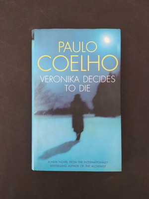 Veronica Decides to Die by Paulo Coelho 1st English Edition like new