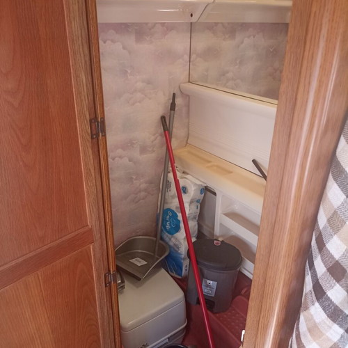 Hobby Prestige Caravan 9 Meters Fully Equipped in Excellent Condition