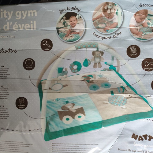 Baby gym like new with 25 activities and soft fabric