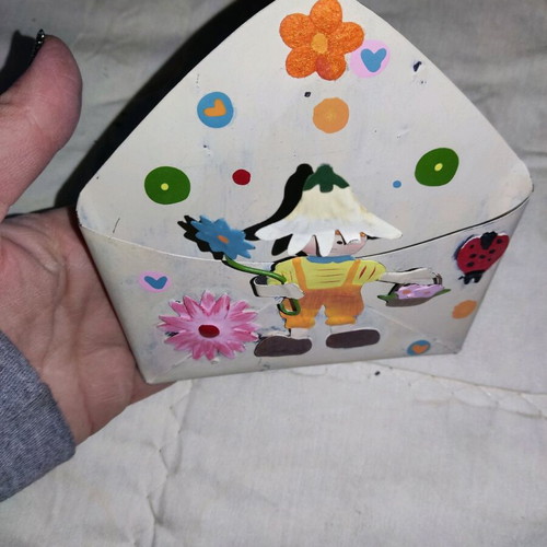 Metal note paper holder used with decorative design