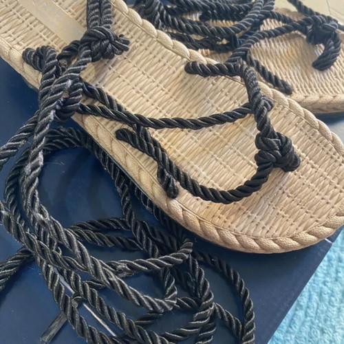 Sandals with black rope ties like new, versatile wear