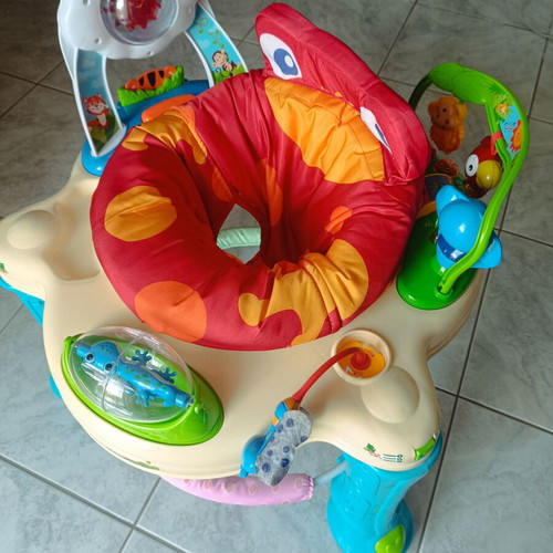Baby walker with animals and music like new