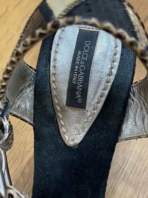 Dolce & Gabbana leather high-heeled sandals like new, black beige