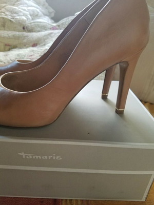 Tamaris leather pumps size 39 like new beige