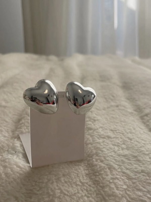 Silver earrings cute, like new, unworn