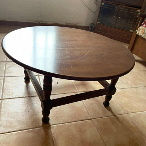 Round solid mahogany coffee table like new