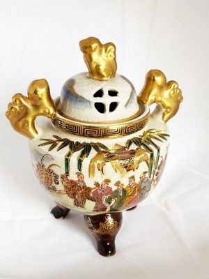 Japanese Kutani incense burner used with Foo Dogs hand-painted vintage large