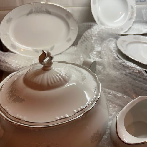 Karlovarský Porcelán Thun 1974 porcelain dinnerware set, complete 74 pieces