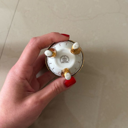 Limoge Porcelain decorative eggs like new, Gold 22K