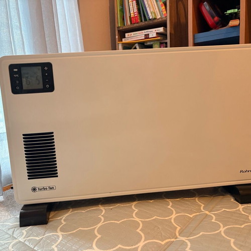 Rohnson space heater like new with remote control and thermostat