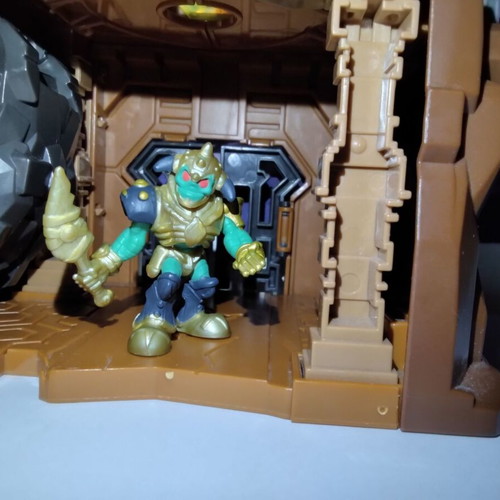 Gormiti Castle Playset with 2 Figures used, Giochi Preziosi