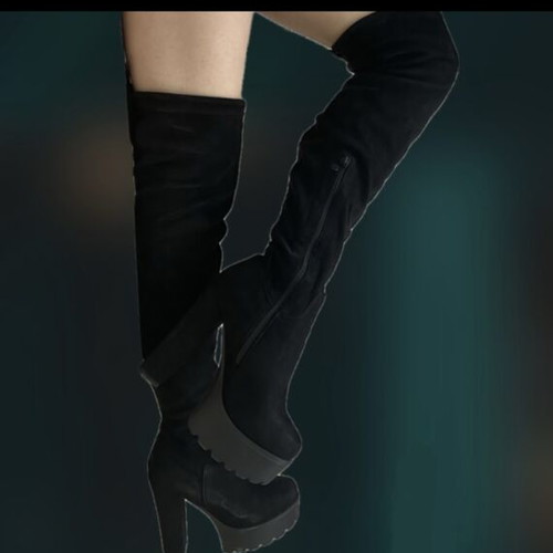 Black boots like new, size 38