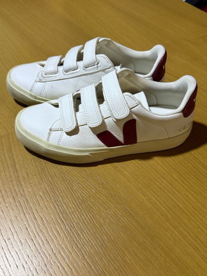 Veja sneakers γυναικεία 37.5 μεταχειρισμένα, άσπρο και κόκκινο