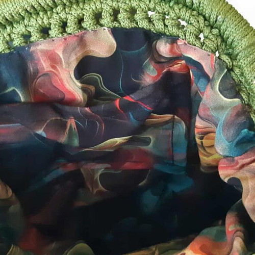 Knitted crossbody bag new, green with silver chain