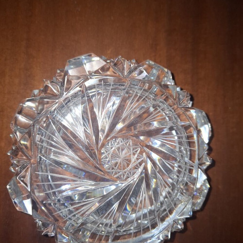 Vintage crystal ashtrays set like new with pinwheel cut design