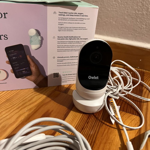 Owlet Dream Duo Smart Baby Monitor with Dream Sock like new